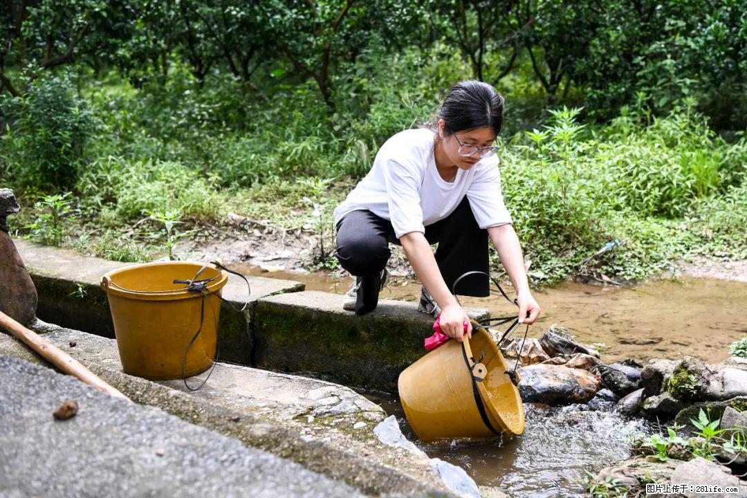 全网追的“扁担女孩”,找了一份暑假工,时薪12元 - 安康生活资讯 - 安康28生活网 ankang.28life.com