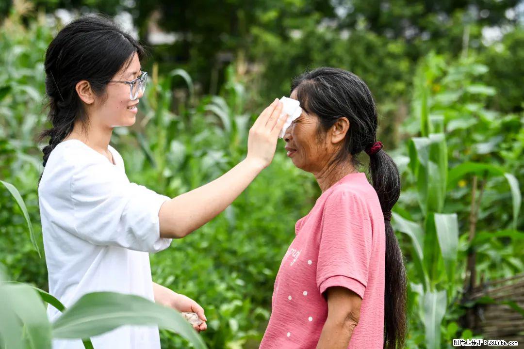 全网追的“扁担女孩”,找了一份暑假工,时薪12元 - 安康生活资讯 - 安康28生活网 ankang.28life.com