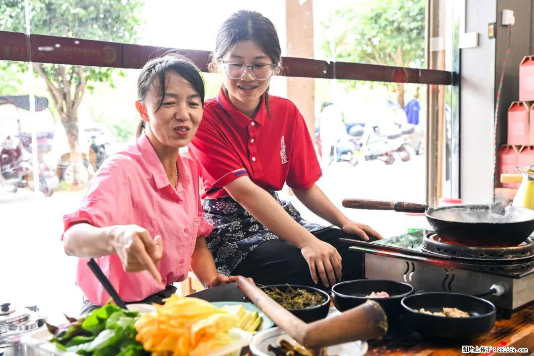 全网追的“扁担女孩”,找了一份暑假工,时薪12元 - 安康生活资讯 - 安康28生活网 ankang.28life.com
